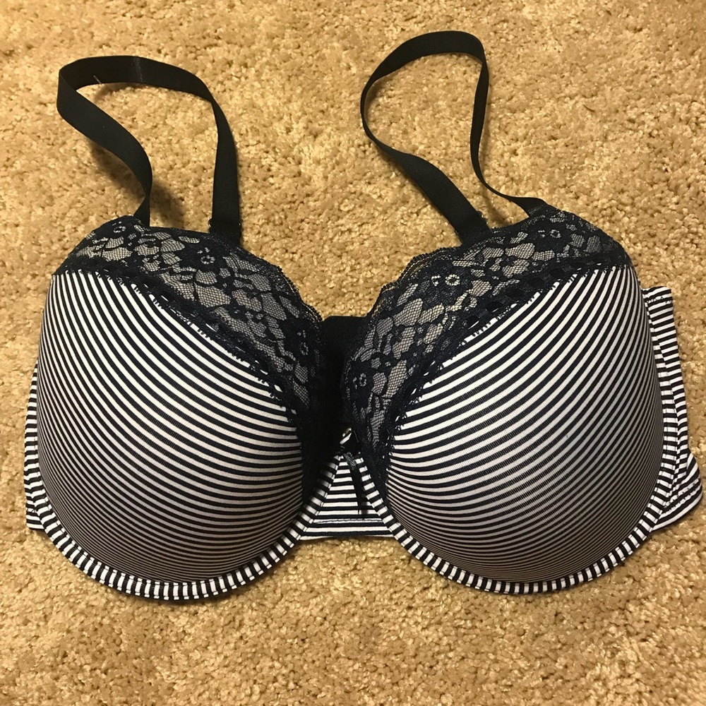 Lot of 38 DD BRAS *very open on price*